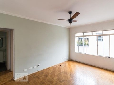 APARTAMENTO no 3º andar com 2 dormitórios e 1 garagem