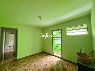 Casa com 2 quartos para alugar no bairro Vila Tibério, 50m²