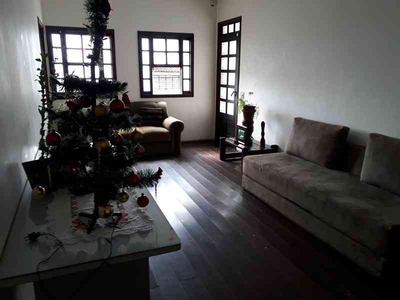 Casa com 7 quartos à venda no bairro João Pinheiro, 344m²
