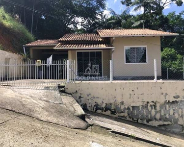 Casa solta com vista privilegiada e amplo espaço no terreno!!!