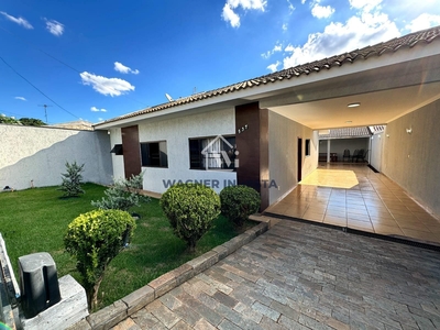 Casa em Conjunto Habitacional Hermann Moraes Barros, Maringá/PR de 128m² 3 quartos à venda por R$ 469.000,00