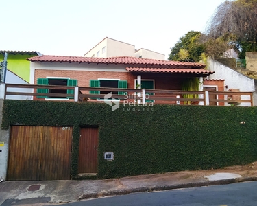 Casa em Santa Cecília, Juiz de Fora/MG de 207m² 3 quartos à venda por R$ 889.000,00