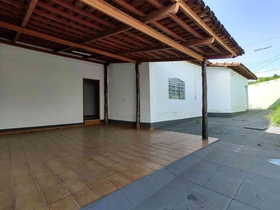 Casa com 3 quartos à venda no bairro Jardim Novo Mundo, 376m²