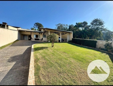 Casa no Bairro Velha em Blumenau com 3 Dormitórios (1 suíte) e 357 m²