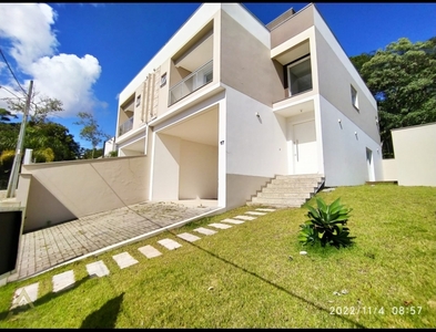 Casa no Bairro Ponta Aguda em Blumenau com 3 Dormitórios (3 suítes) e 203 m²