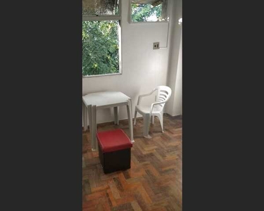 Aluga- se quartos em apartamento na Encruzilhada