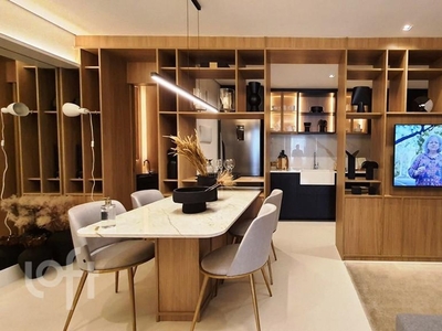 Apartamento à venda em Boa Viagem com 77 m², 2 quartos, 2 suítes, 2 vagas
