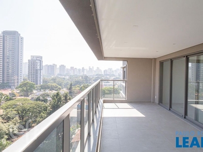 Apartamento à venda em Campo Belo com 206 m², 4 quartos, 4 suítes, 3 vagas