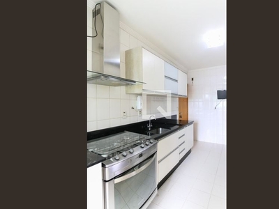 Apartamento com 3 Quartos e 2 banheiros para Alugar, 89 m² por R$ 3.300/Mês