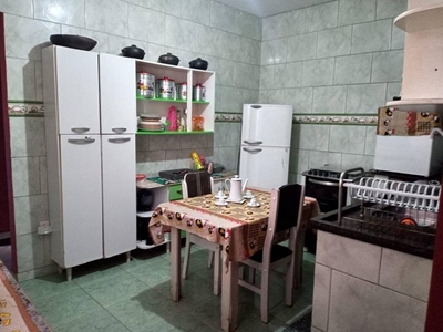 Casa com 4 Quartos e 2 banheiros à Venda, 100 m² por R$ 230.000