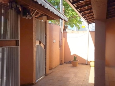 Casa comercial à venda com 3 sala(s)