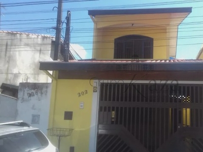 Casa Sobrado - Residencial União - 200 m² - 4 Dormitórios.