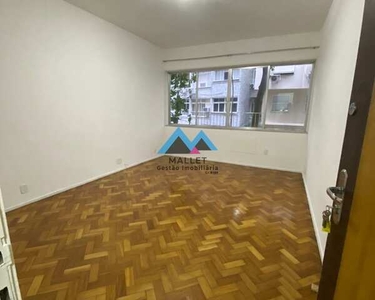 Excelente apartamento de 2 quartos, todo reformado, para alugar em Copacabana