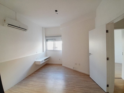 Excelente apartamento no bairro Rio Tavares em Florianópolis, amplo, semi-mobiliado, 3 suí