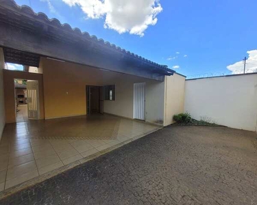 Excelente casa para aluguel no Bairro Jardim das Palmeiras em Uberlândia - MG