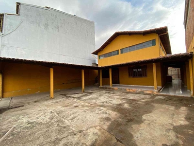 Casa com 3 quartos à venda no bairro Pedra Azul, 360m²
