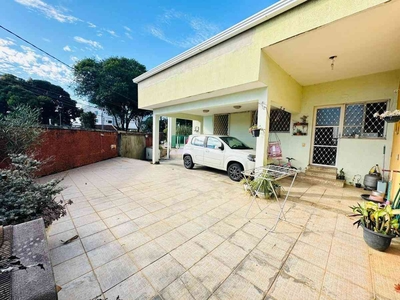 Casa com 3 quartos à venda no bairro Santa Mônica, 416m²