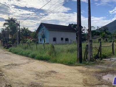 Terreno em Ubatuba em Bairro residencial, a poucos metros do asfalto