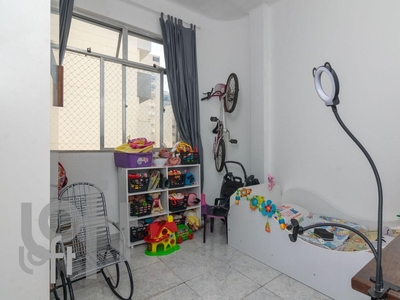 Apartamento à venda em Centro com 200 m², 2 quartos