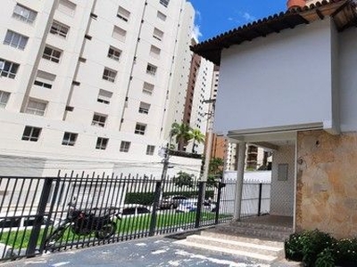 Sobrado comercial para aluguel possui 250 m² com 3 quartos, no Setor Oeste, Goiânia-GO