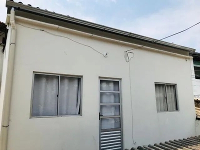 Alugo casa com garagem no bairro Dom Bosco 950,00