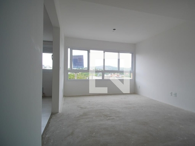 APARTAMENTO no 4º andar com 2 dormitórios e 1 garagem