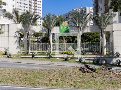 APARTAMENTO no 8º andar com 2 dormitórios e 1 garagem