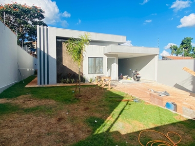 Casa em Jardim Monumento, Campo Grande/MS de 360m² 3 quartos à venda por R$ 549.000,00