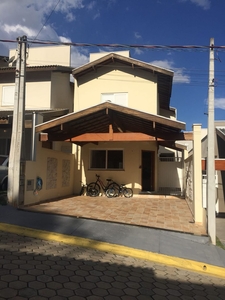 Casa em Parque Senhor do Bonfim, Taubaté/SP de 150m² 3 quartos para locação R$ 3.030,00/mes