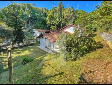 Casa no Bairro Bom Retiro em Blumenau com 5 Dormitórios (1 suíte) e 189.69 m²