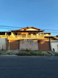 Casa com 3 quartos para alugar no bairro Milionários, 198m²