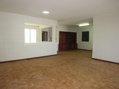 Casa em Centro, Piracicaba/SP de 304m² para locação R$ 3.200,00/mes