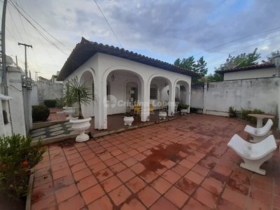Casa em Centro, Teresina/PI de 200m² 5 quartos à venda por R$ 1.499.000,00