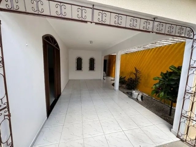 Casa no Conjunto Pirangi