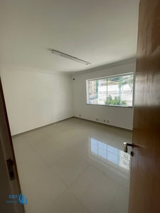 Predio em Alphaville, Santana de Parnaíba/SP de 120m² para locação R$ 6.500,00/mes