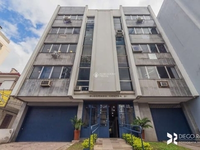 Sala comercial para alugar na rua joão guimarães, 31, santa cecília, porto alegre, 31 m2 por r$ 700