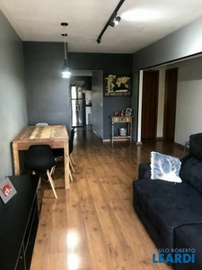 Apartamento à venda por R$ 695.000