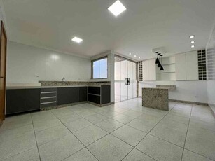 Casa com 3 quartos à venda no bairro Alípio de Melo, 220m²