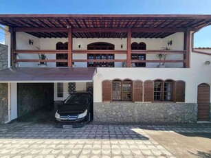 Casa com 3 quartos à venda no bairro Jardim Riacho das Pedras, 360m²