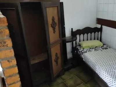 Alugo kitnet Casa com 1 dormitório