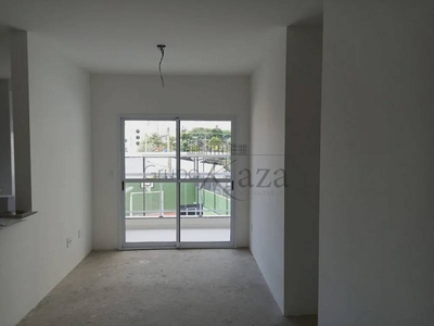 Apartamento com 3 Quartos e 2 banheiros para Alugar, 72 m² por R$ 2.173/Mês