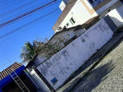 Bela casa a poucos metros da principal!