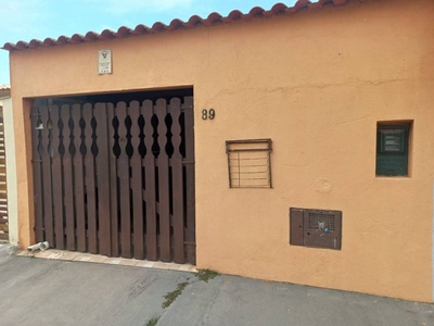 Casa com 2 Quartos e 2 banheiros à Venda, 55 m² por R$ 215.000