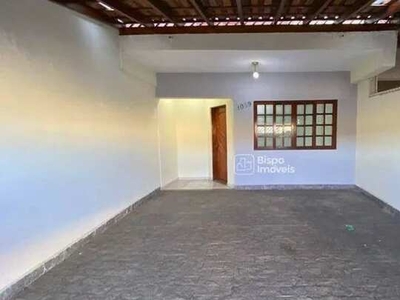 Casa com 3 dormitórios para alugar, 138 m² por R$ 2.565,00/mês - Vila São Pedro - American