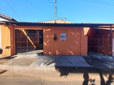 Casa com 3 quartos à venda, 220.0m²