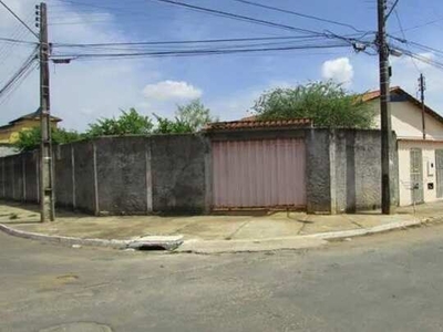 Casa com 3 quartos - Bairro Vila São Francisco em Goiânia