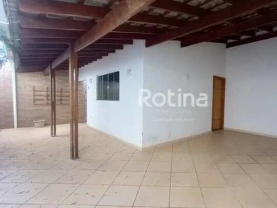 Casa para aluguel, 5 quartos, 1 suíte, 2 vagas, Jardim Europa - Uberlândia/MG - R$ 2.800,0