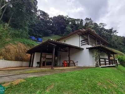 Casa para aluguel e venda possui 180 metros quadrados com 4 quartos em Araras - Petrópolis