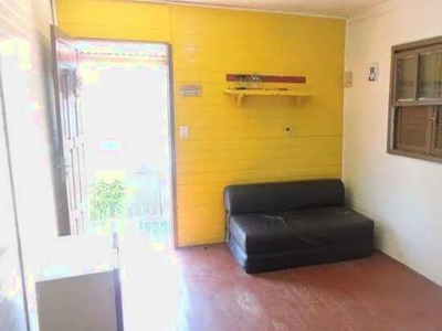 Casa para aluguel possui 50 metros quadrados com 2 quartos em Teresópolis - Porto Alegre