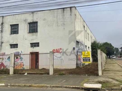 Excelente pavilhão com 1.000m², dois andares, 02 banheiros (feminino e masculino), amplas